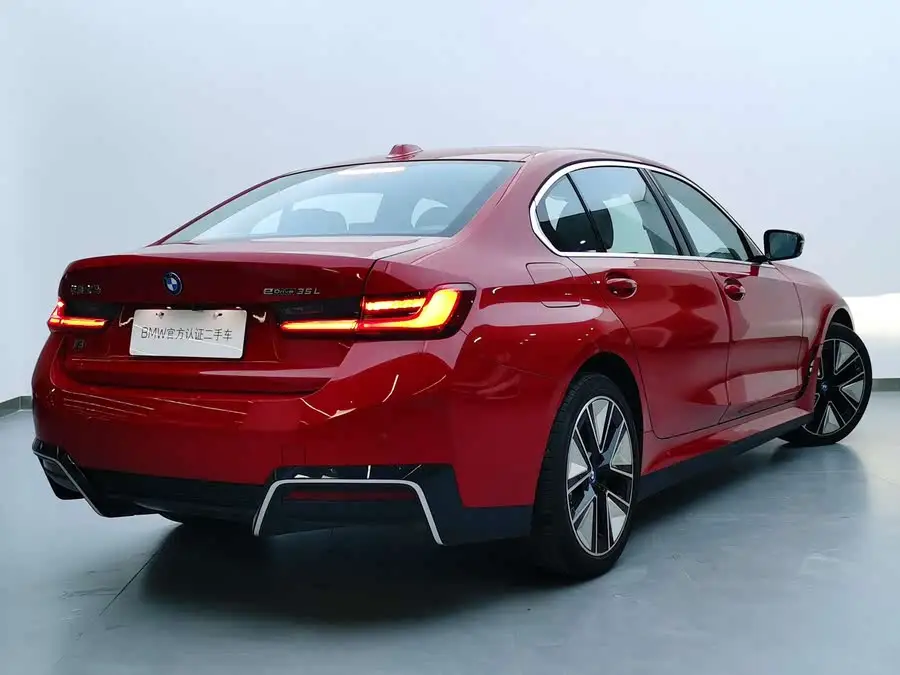 بي إم دبليو i3 2022 إيدي درايف 35 L