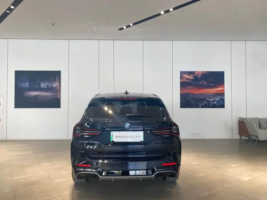 بي إم دبليو iX3 2022 الطراز الرائد