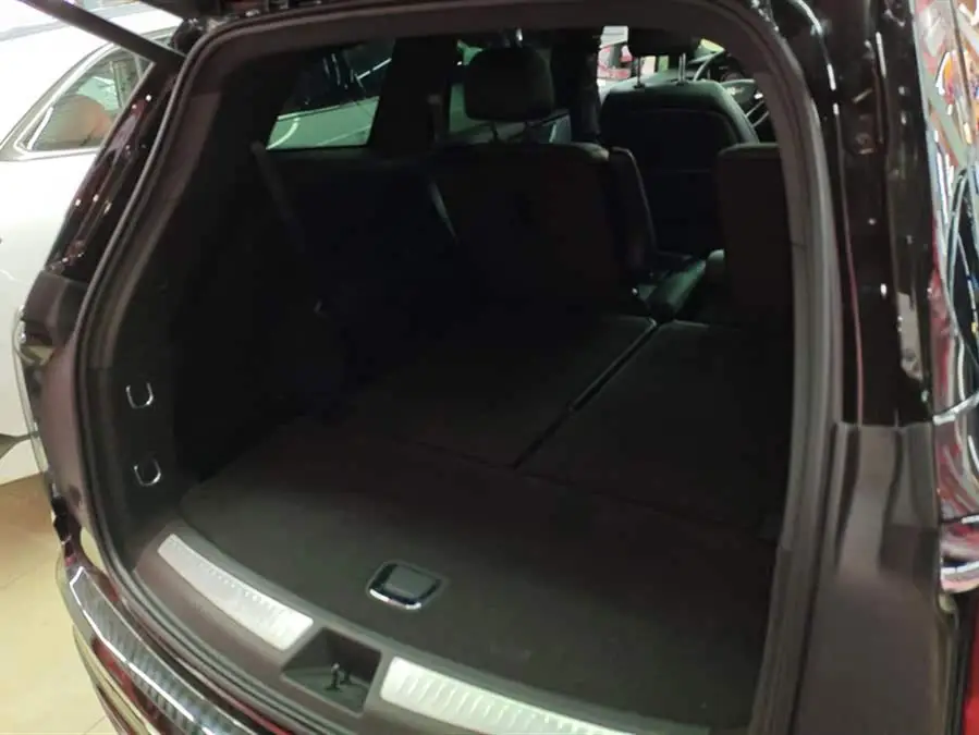 كاديلاك XT6 2022 2.0T ستة مقاعد دفع رباعي فئة بريميوم