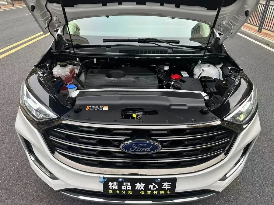 2021 Ford Edge PLUS EcoBoost 245 Two-Wheel Drive Luxury Version 7-Seater