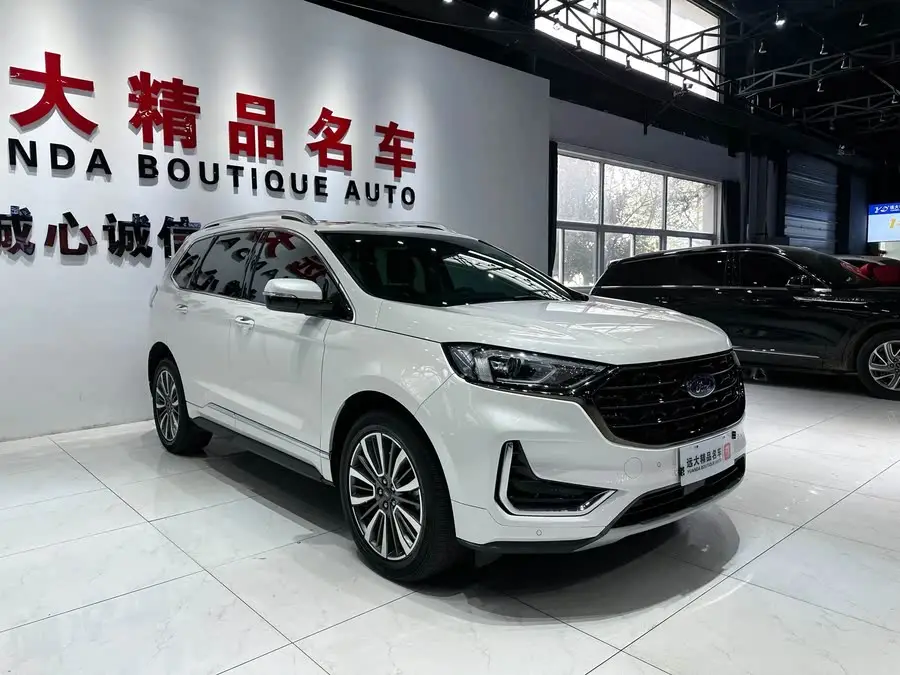 2021 Ford Edge PLUS EcoBoost 245 Two-Wheel Drive High-End 7-Seater