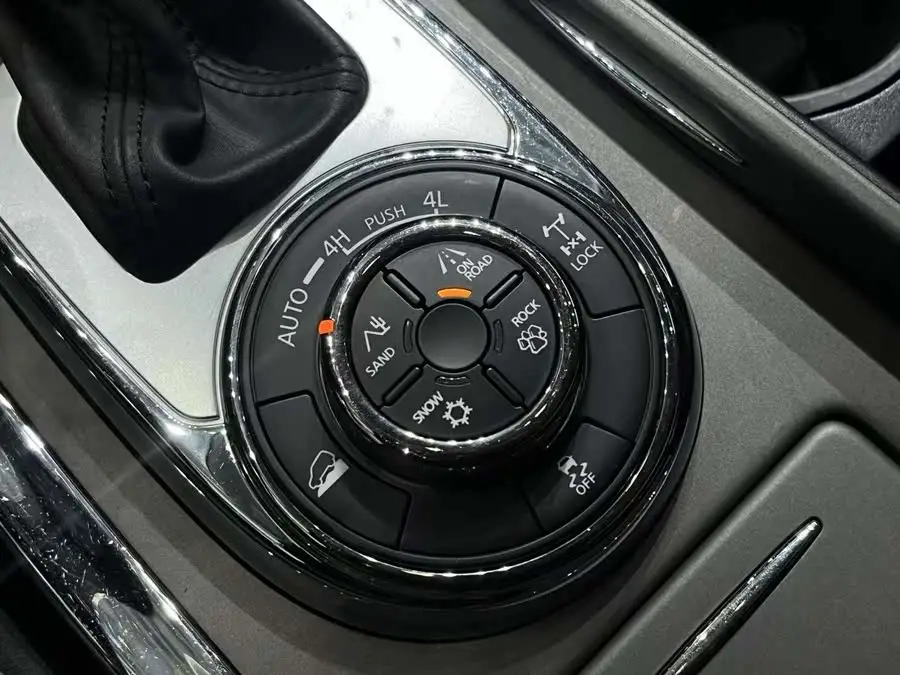 نيسان باترول 2018 4.0L إصدار لينكد إن