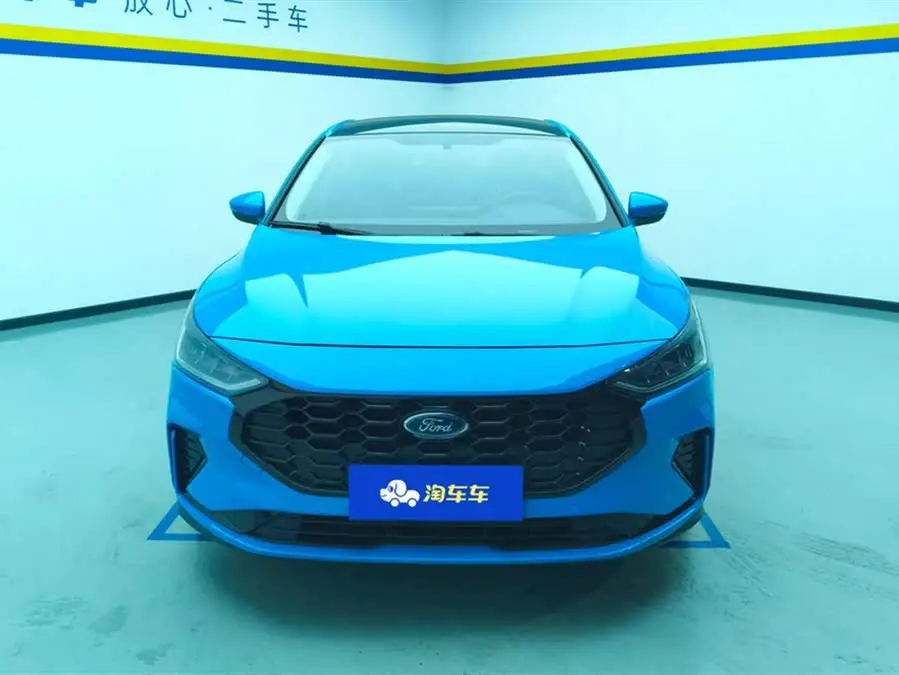 2022 فورد فوكس سيدان إيكوبوست 180 إصدار سباق أوتوماتيكي