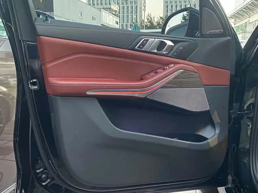 BMW X5 2022 xDrive 40Li M Sport Package