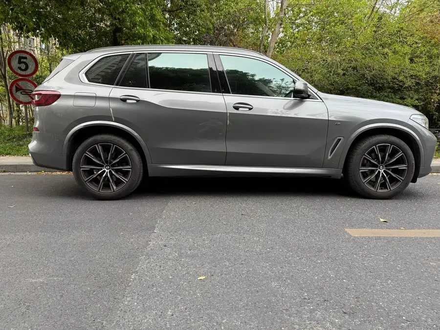 BMW X5 2022 xDrive 30Li Luxury M Sport Package
