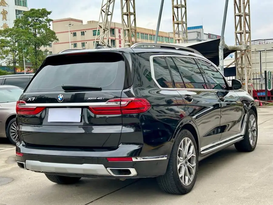 2021 بي إم دبليو X7 xDrive40i باقة M الرياضية الفاخرة