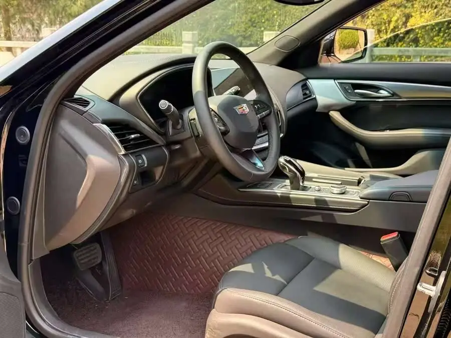 كاديلاك CT5 2023 28T الفاخرة (الإصدار القياسي)