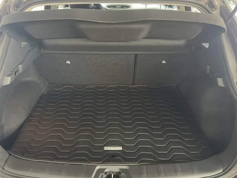 2021 نيسان قاشقاي 2.0 لتر CVT النسخة الفاخرة