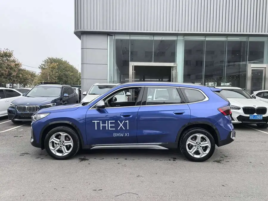 بي إم دبليو X1 2023 sDrive20Li حزمة تصميم X