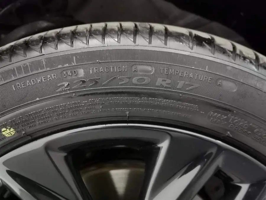 Wuling 2019 Model Redline 530T Automatic Enjoy Version (5+2 seats) National VI