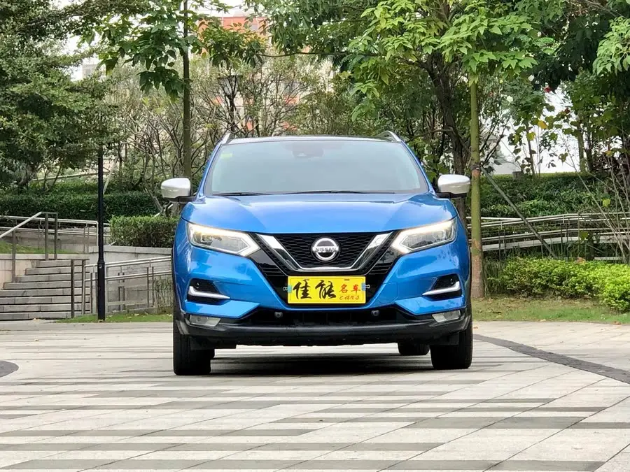 2021 نيسان إكس-تريل 2.0 لتر CVT فئة العلم