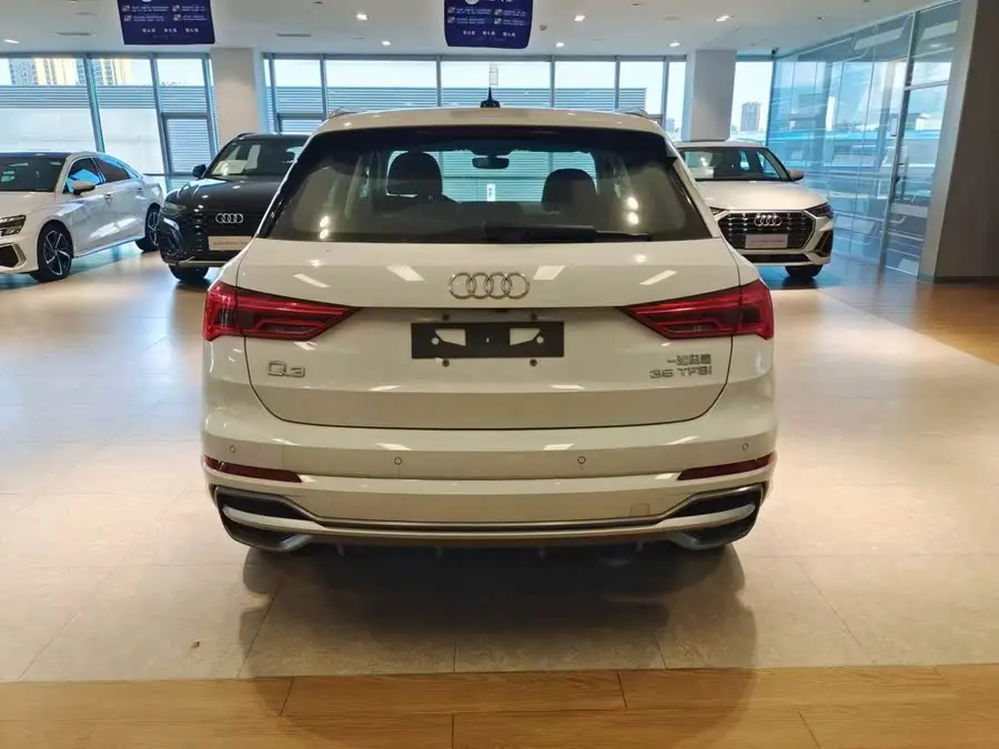 Audi Q3 2023 35 TFSI Fashion Sport Model (1.4T)