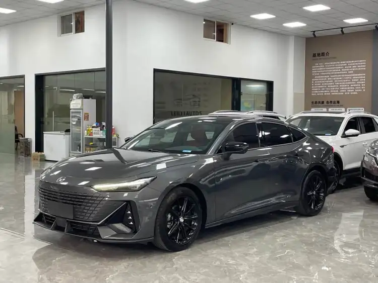 Changan UNI-V 2022 1.5T Smart Navigation Edition