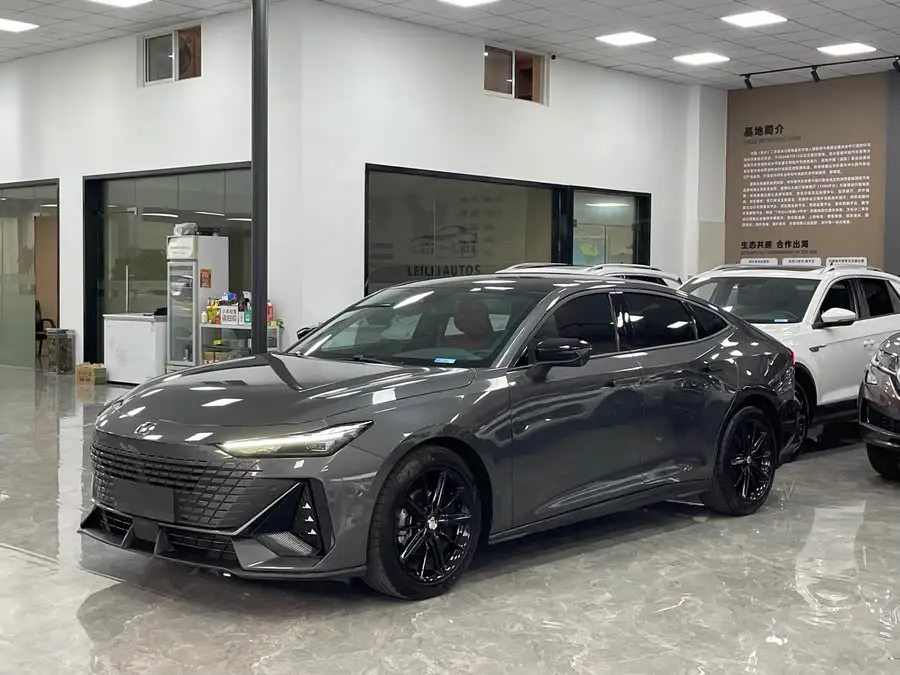 Changan UNI-V 2022 1.5T Smart Navigation Edition