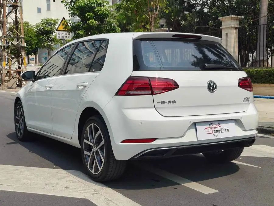Golf 2020 Love Edition 200TSI DSG Comfort
