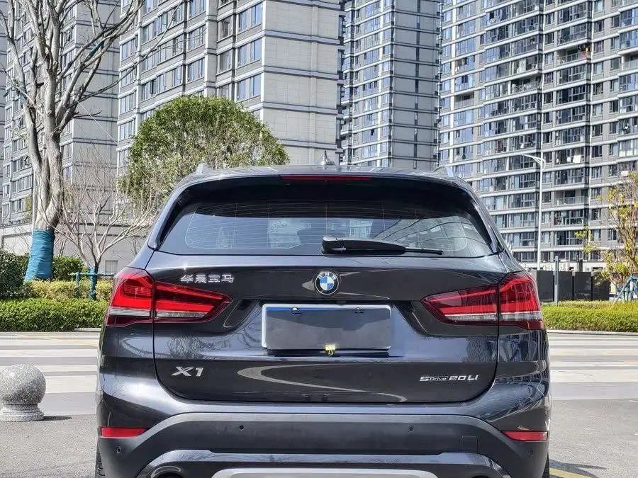 بي إم دبليو X1 2022 sDrive20Li الفاخرة