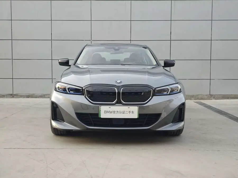 بي إم دبليو i3 2024 eDrive 40 L باقة الرياضة الليلية