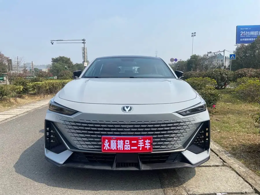 Changan UNI-V 2022 1.5T Smart Navigation Model