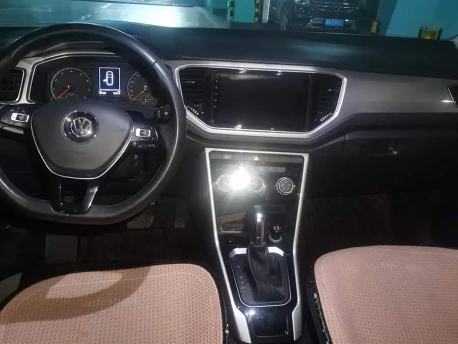 T-ROC 2020 230 TSI DSG نموذج الدخول بالدفع الثنائي