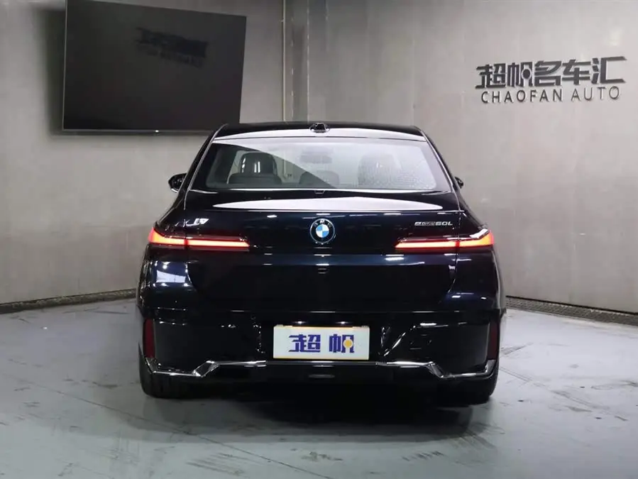 بي إم دبليو i7 2023 eDrive50L حزمة M الرياضية الحصرية