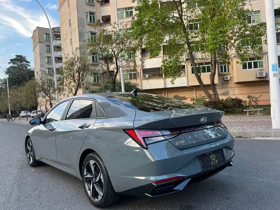 Elantra 2022 1.5L CVT LUX Premium Edition