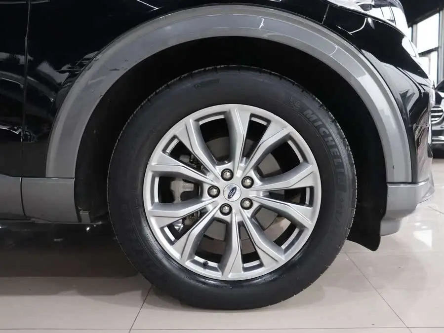 مستكشف 2020 إيكو بوست 285 نسخة الدفع الرباعي الفاخرة 6 مقاعد