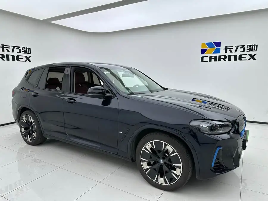 بي إم دبليو iX3 2022 الطراز القيادي