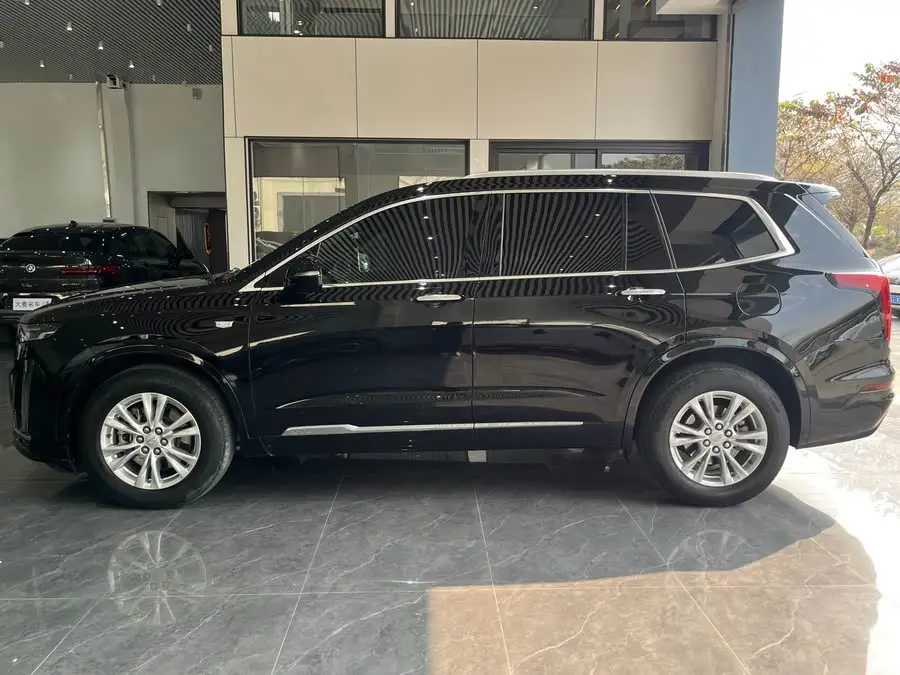 كاديلاك XT6 2021 28T طراز فاخر بسعة 6 مقاعد