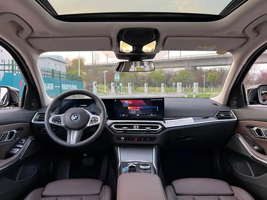 بي إم دبليو i3 2023 eDrive 40 L حزمة الليل