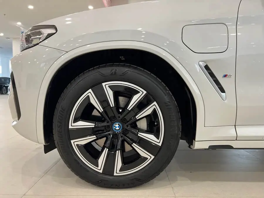 BMW iX3 2023 Leading Model