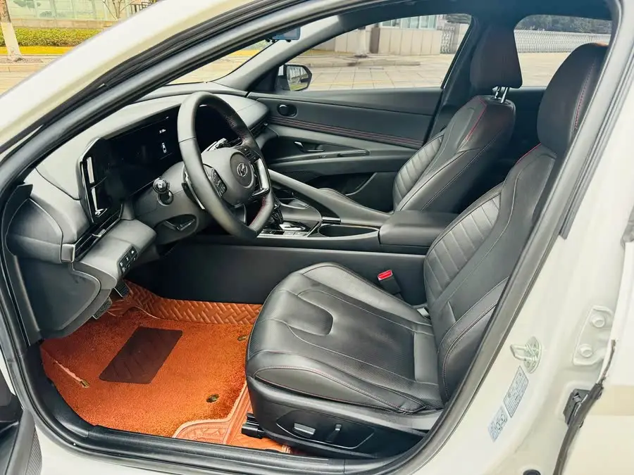 إيلانتر 2022 240TGDi DCT LUX النسخة الفاخرة