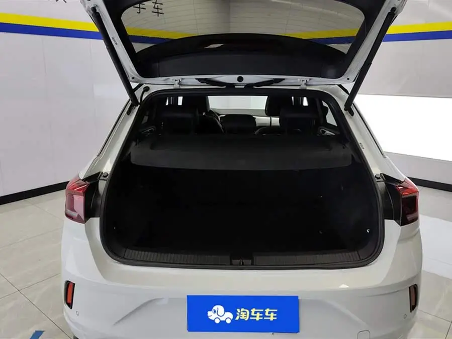 T-ROC 2021 280TSI DSG دفع ثنائي R-Line Pro إصدار الاتصال الذكي