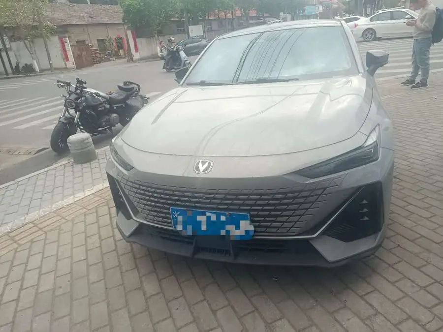 Changan UNI-V 2022 1.5T Intelligent Navigation Edition