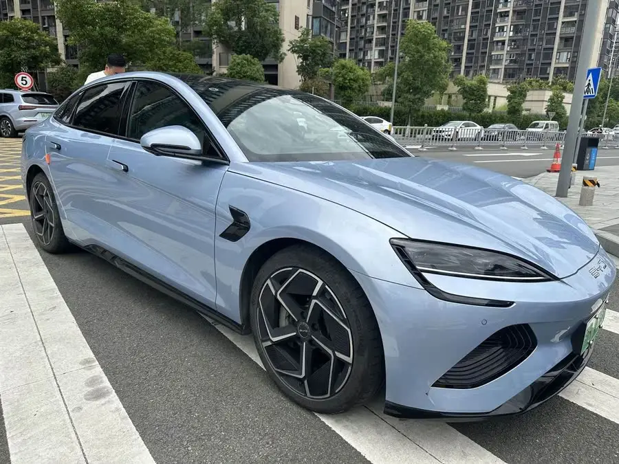 ختم 2023 إصدار بطل 700 كم متميز