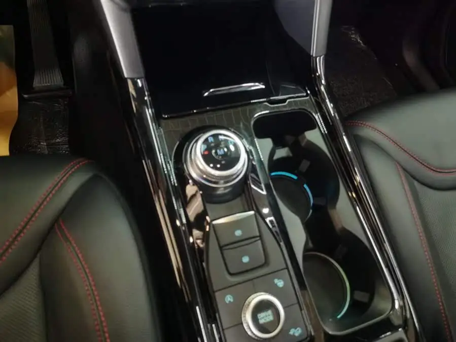 مستكشف 2020 EcoBoost 285 دفع رباعي ST-LINE 6 مقاعد