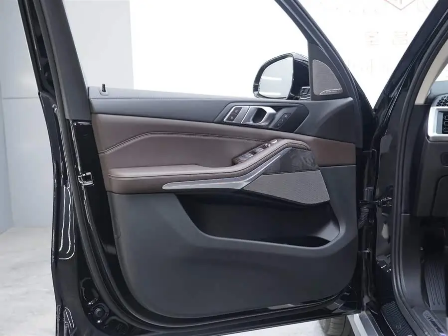 BMW X5 2023 xDrive 30Li M Sport Package