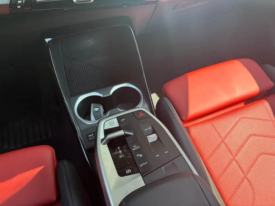 بي إم دبليو X2 (مستورد) طراز 2024 sDrive25i حزمة الرياضة M