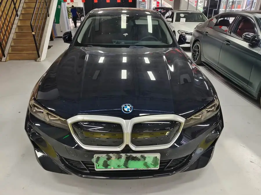 بي إم دبليو i3 2022 eDrive 35 L