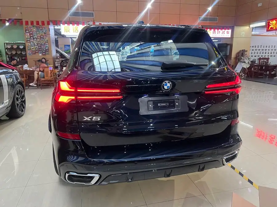 BMW X5 2023 xDrive 40Li M Sport Package