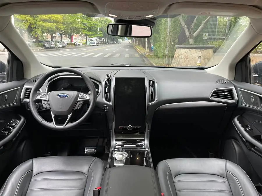 2020 Ford Edge EcoBoost 245 Two-Wheel Drive Luxury 7-Seater