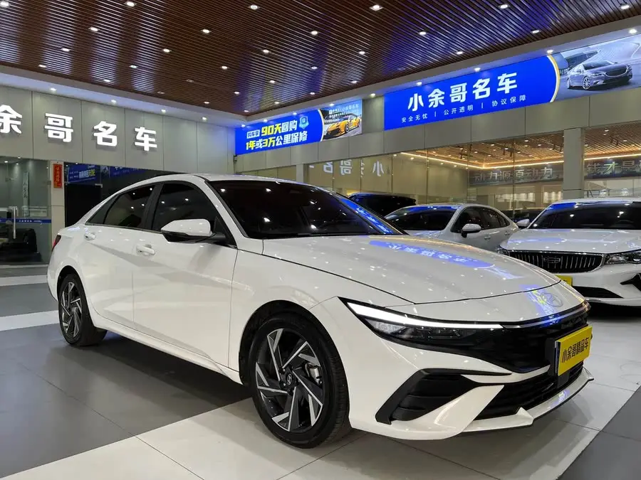 إيلانtra 2023 1.5L CVT LUX النسخة الفاخرة