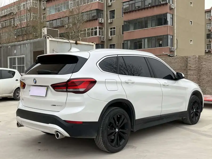 بي إم دبليو X1 2021 طراز معدل sDrive20Li الطراز الأنيق