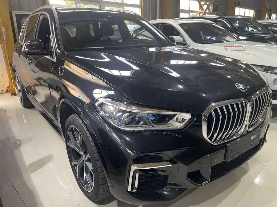 بي إم دبليو X5 2022 نموذج تحديث xDrive 40Li حزمة رياضية M