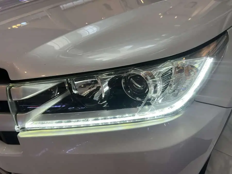 هينو 2018 2.0T دفع رباعي فاخر 7 مقاعد معيار VI