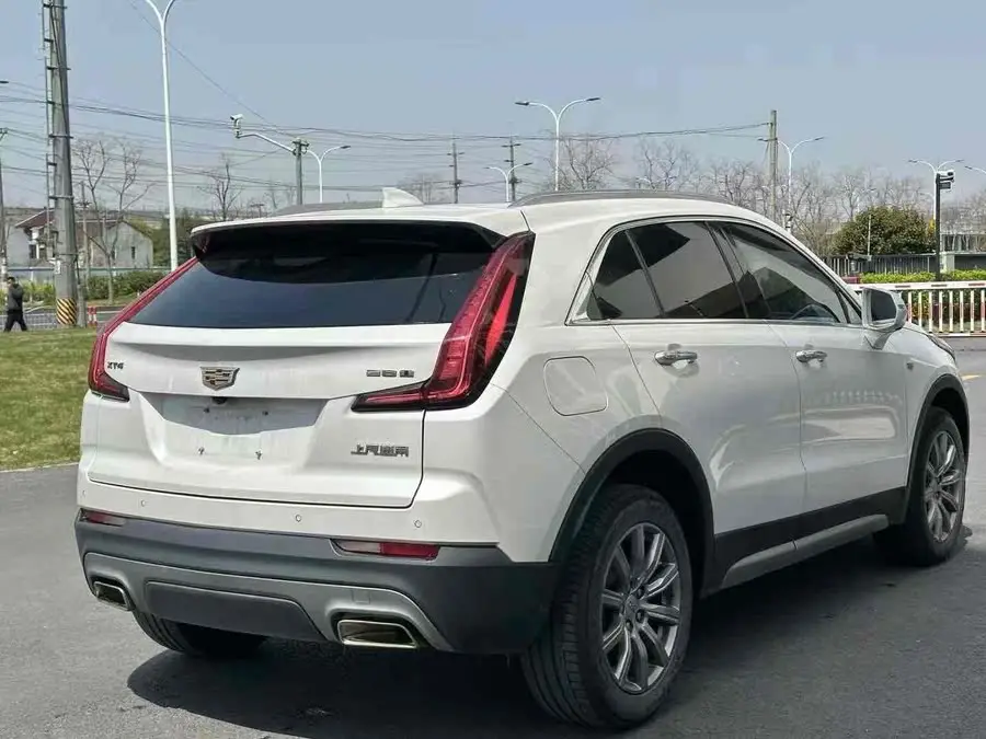 كاديلاك XT4 2021 28T الدفع الأمامي المتميز