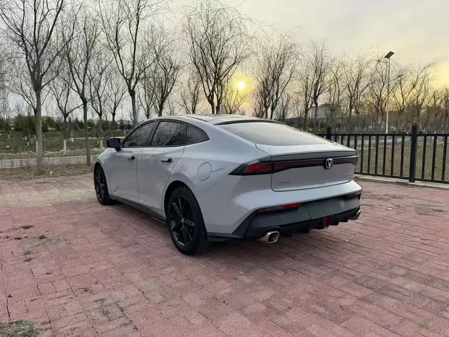 Changan UNI-V 2022 1.5T Premium