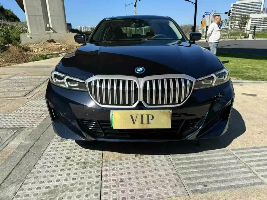 بي إم دبليو i3 2024 eDrive 40 L مجموعة الليل