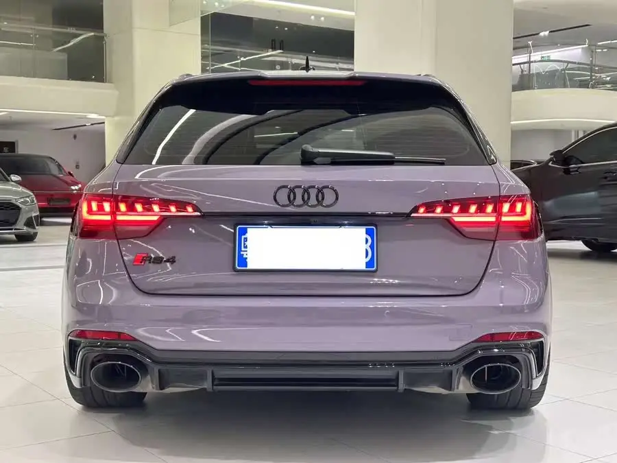 أودي RS 4 2023 RS4 أفانت إصدار بلاك