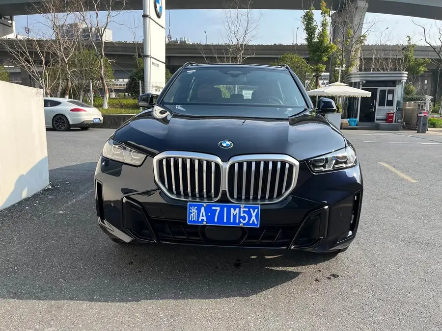 BMW X5 2023 xDrive 40Li M Sport Black Package