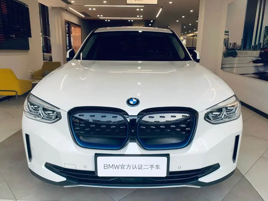 بي إم دبليو iX3 2021 الطراز الرائد